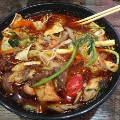 喵辣骨汤麻辣烫（雍和宫店） 北京美食地图中的温暖味道